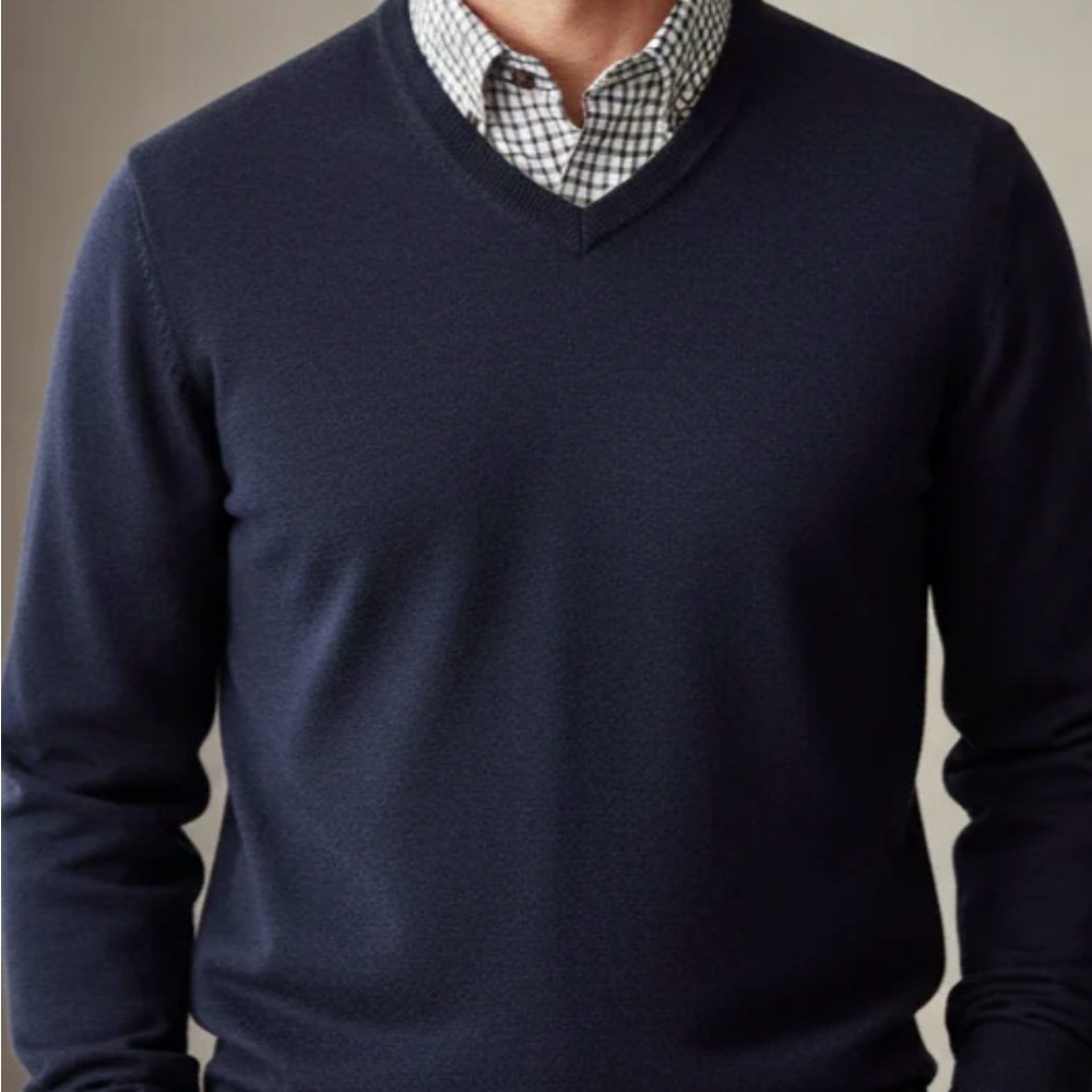 Viyella 100% Merino Wool Classic V-Neck Sweater for Men - Navy